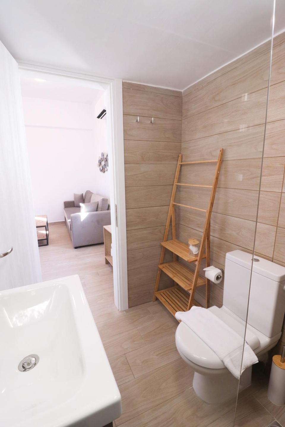 Emilia Suites Ermoupoli Exteriör bild