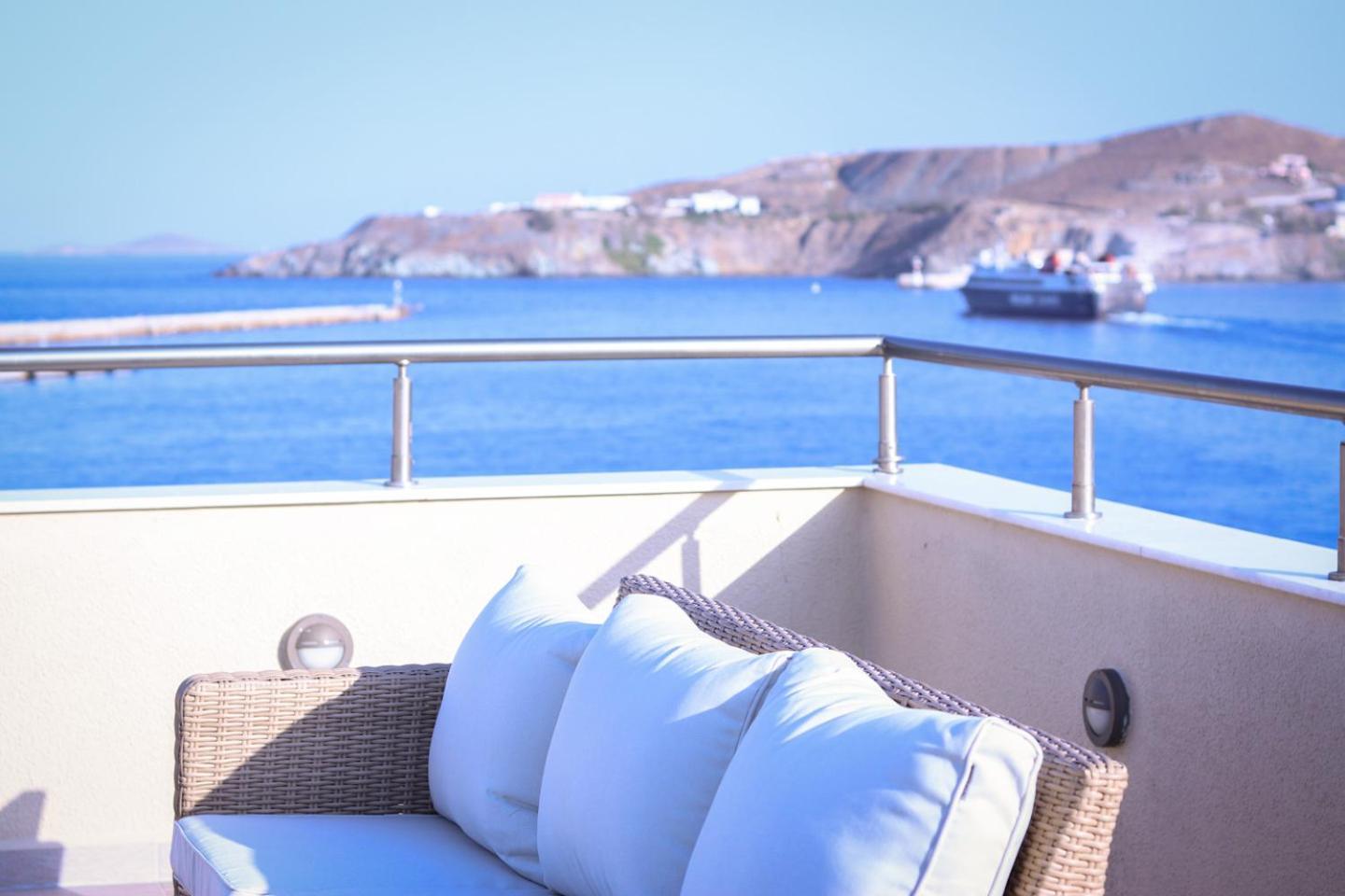 Emilia Suites Ermoupoli Exteriör bild