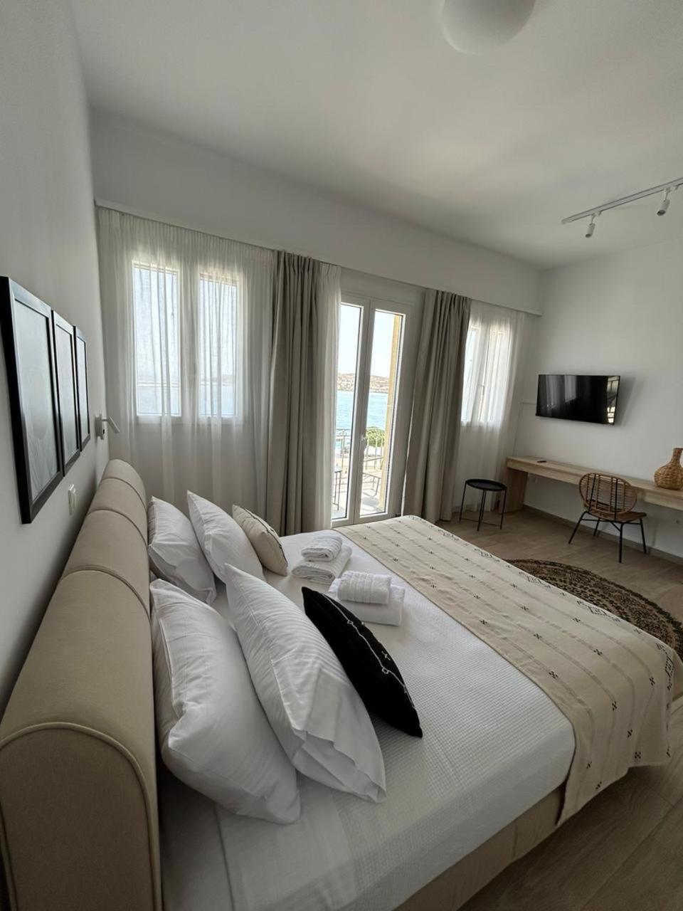Emilia Suites Ermoupoli Exteriör bild