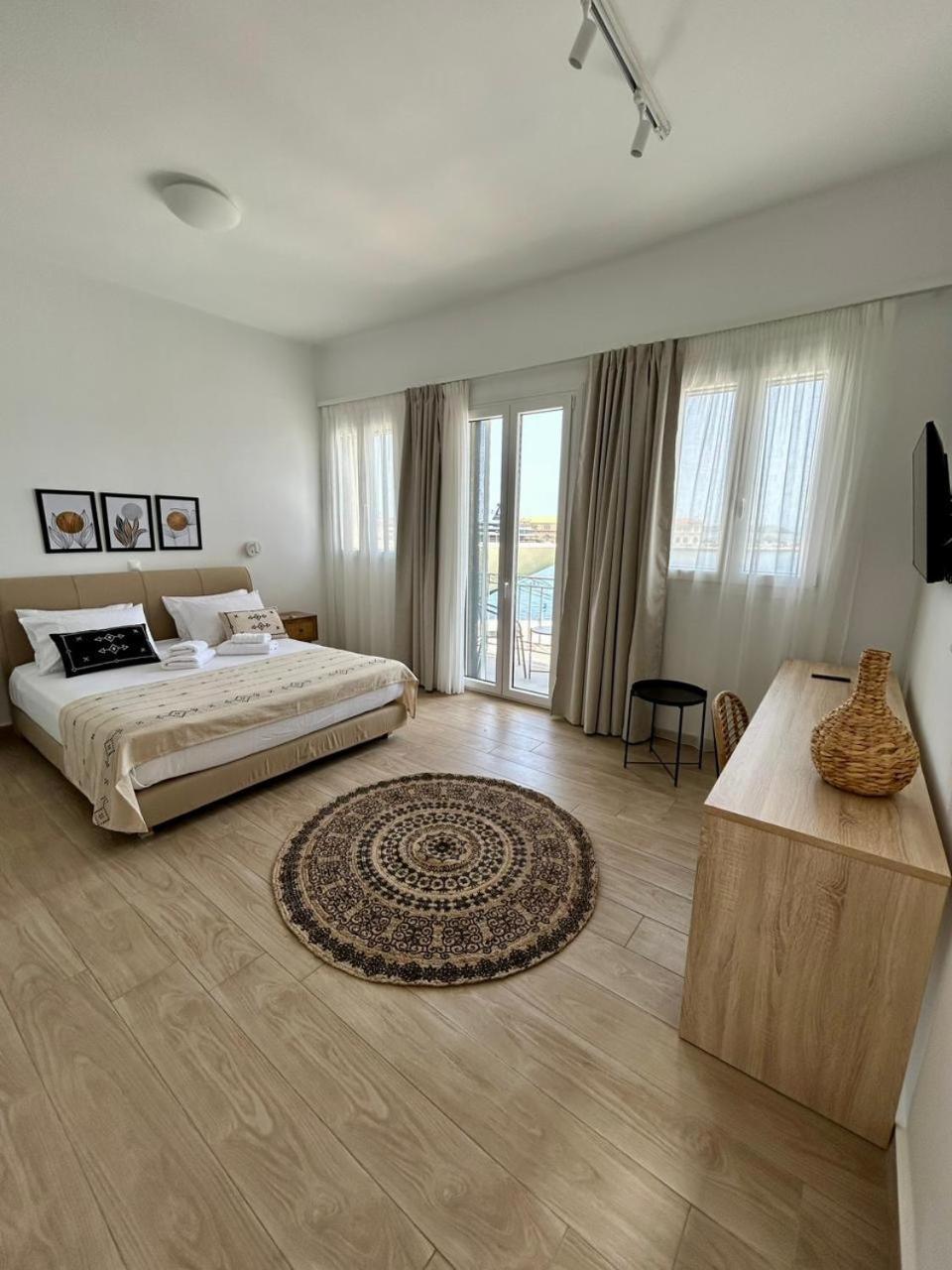 Emilia Suites Ermoupoli Exteriör bild