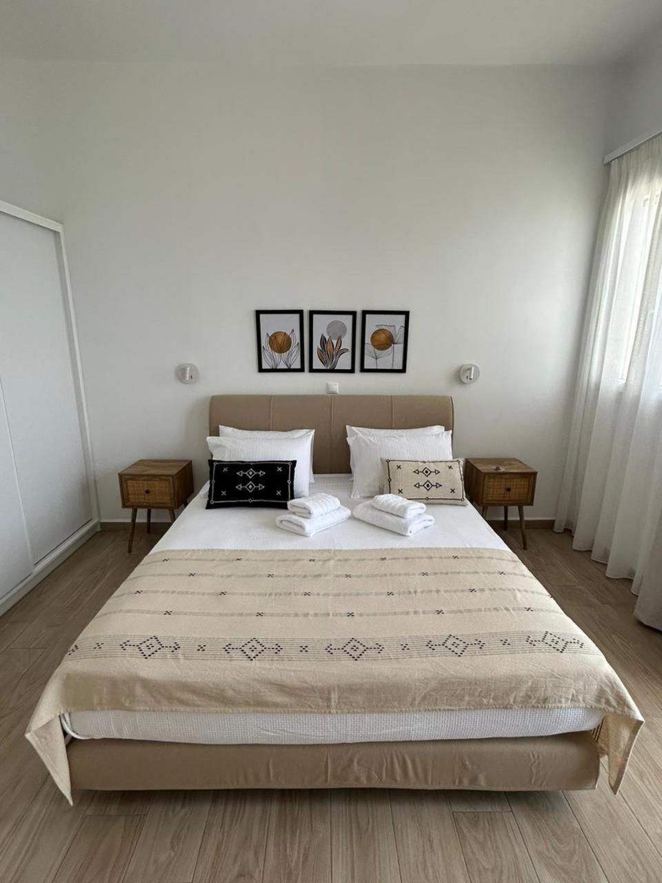 Emilia Suites Ermoupoli Exteriör bild