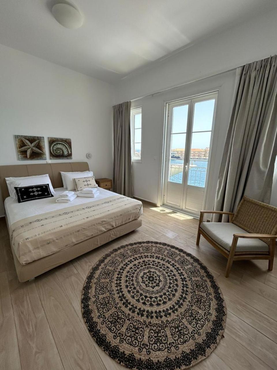 Emilia Suites Ermoupoli Exteriör bild